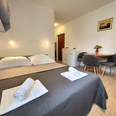 Mali Apartman U Centru มาคาร์สกา ภายนอก รูปภาพ