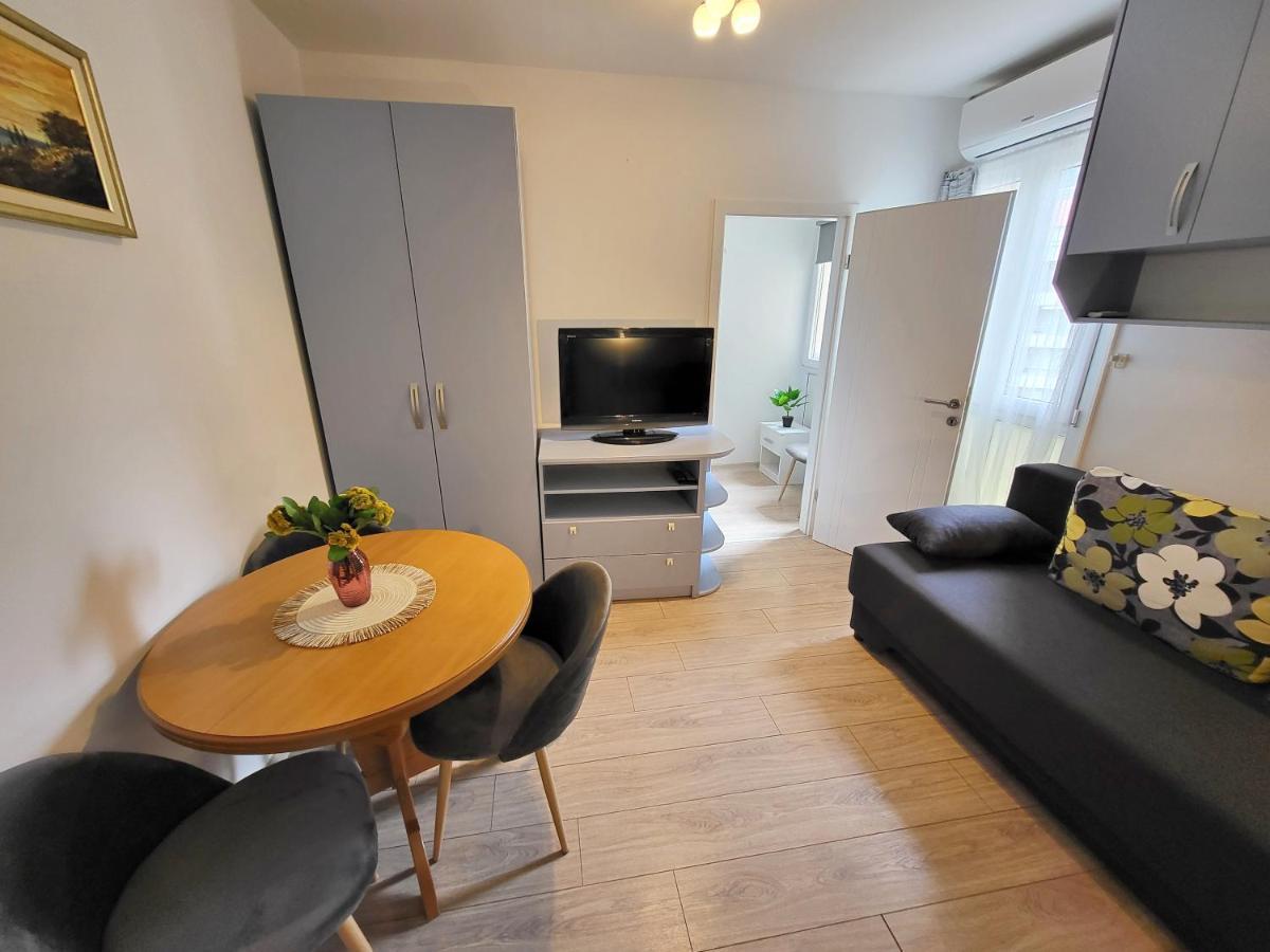 Mali Apartman U Centru มาคาร์สกา ภายนอก รูปภาพ