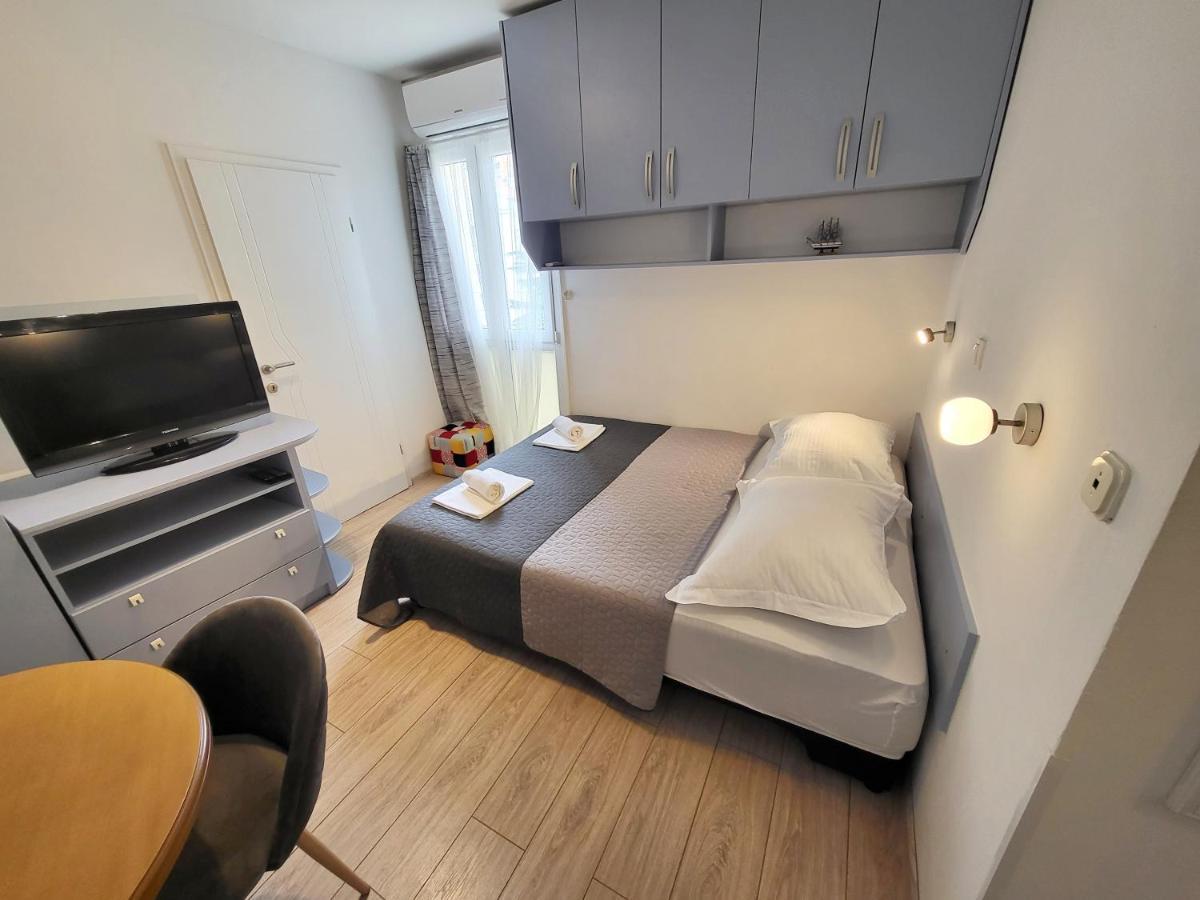 Mali Apartman U Centru มาคาร์สกา ภายนอก รูปภาพ