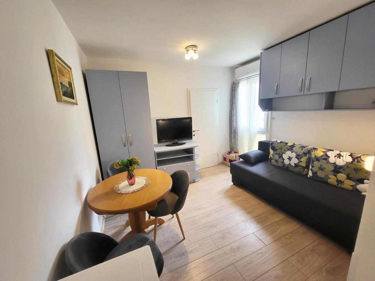 Mali Apartman U Centru มาคาร์สกา ภายนอก รูปภาพ