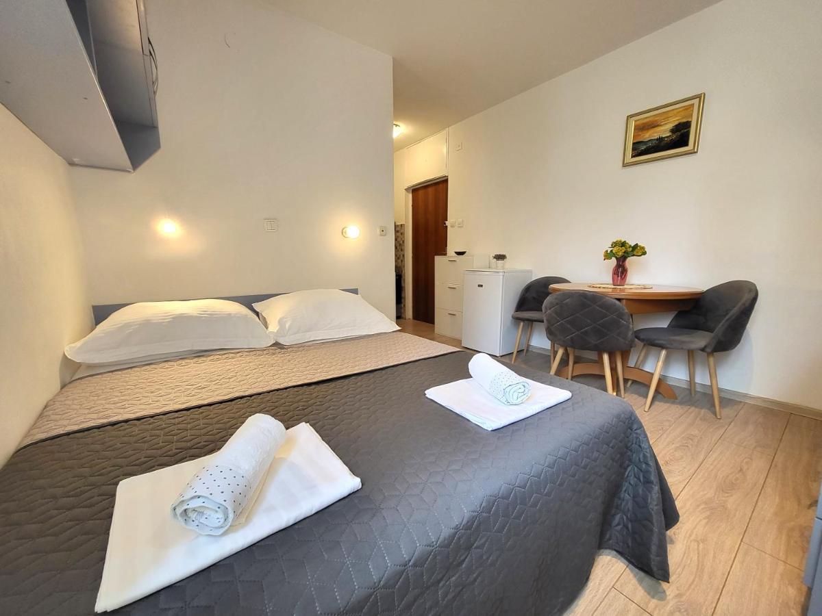 Mali Apartman U Centru มาคาร์สกา ภายนอก รูปภาพ