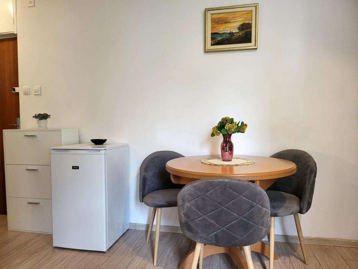 Mali Apartman U Centru มาคาร์สกา ภายนอก รูปภาพ