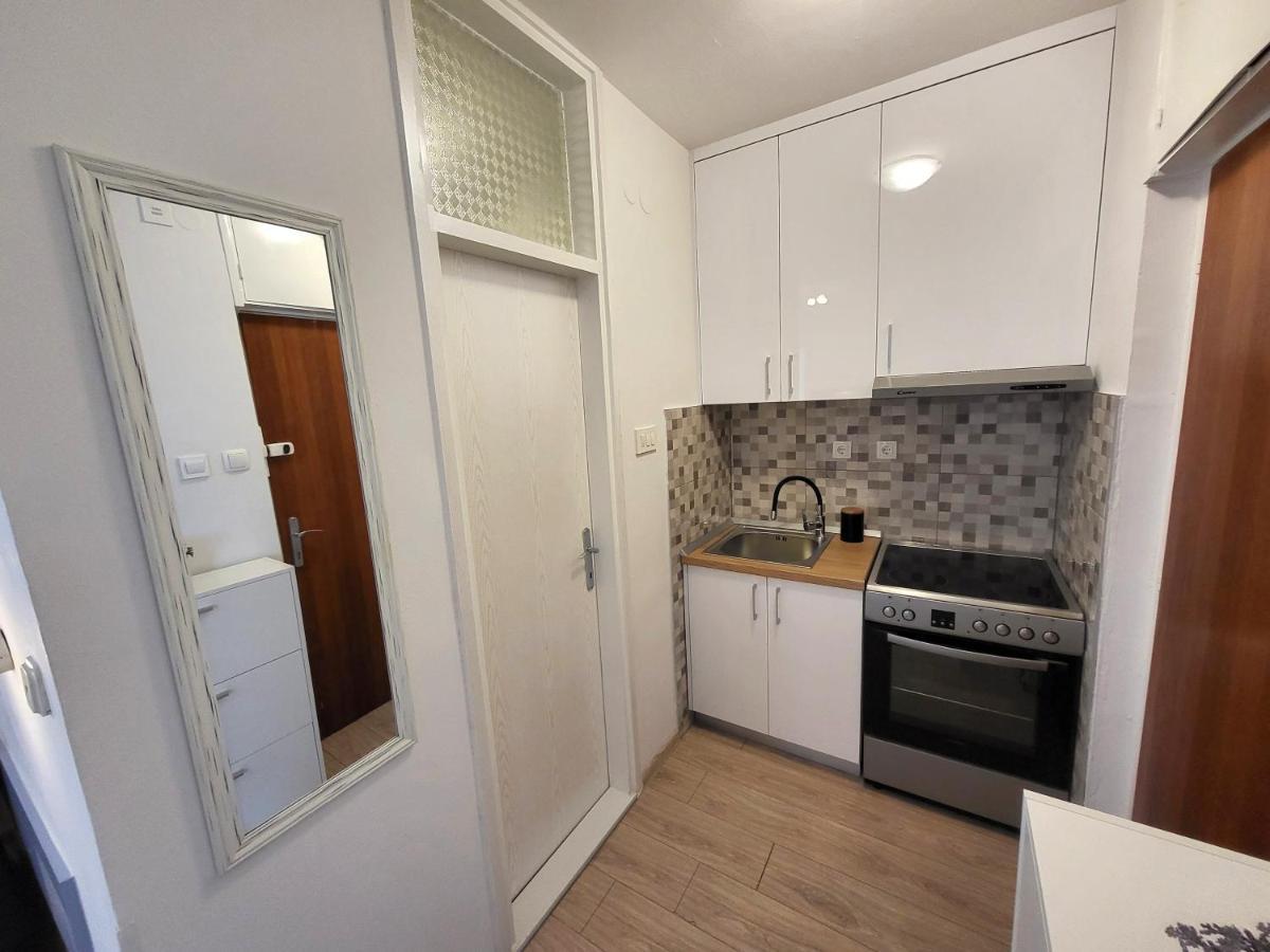Mali Apartman U Centru มาคาร์สกา ภายนอก รูปภาพ