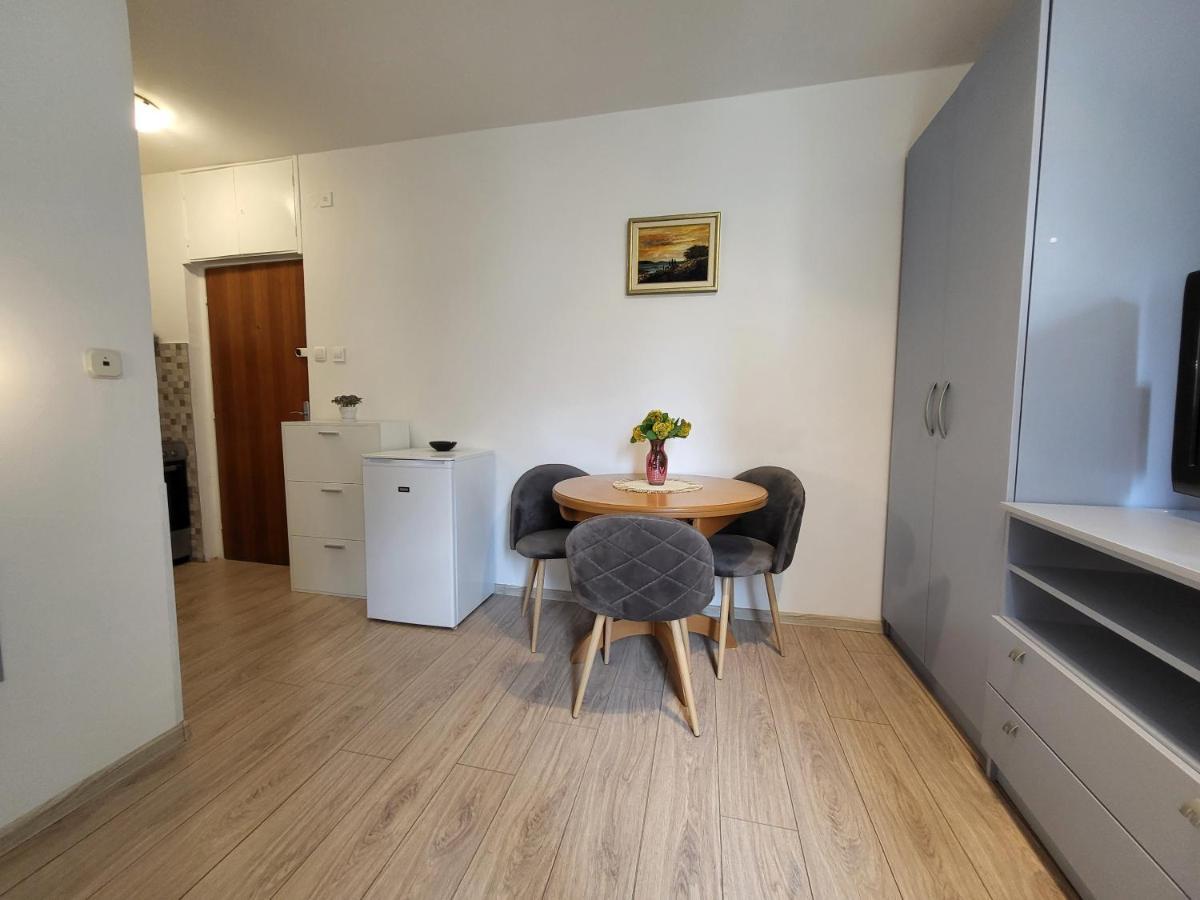Mali Apartman U Centru มาคาร์สกา ภายนอก รูปภาพ
